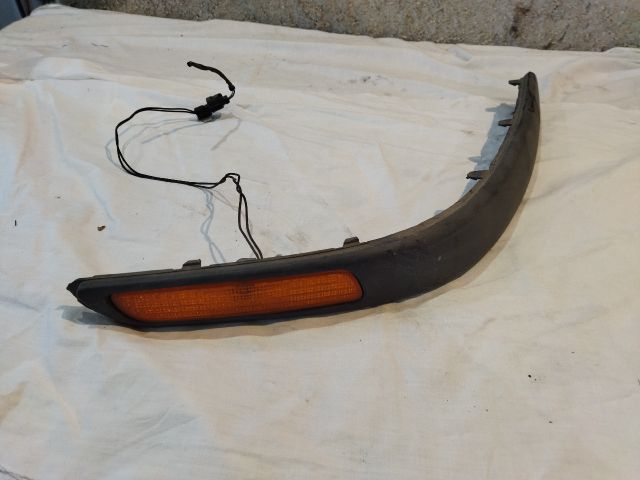 bontott VOLVO V40 Jobb első Lökhárító Díszléc