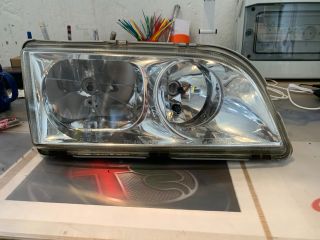 bontott VOLVO V40 Jobb Fényszóró