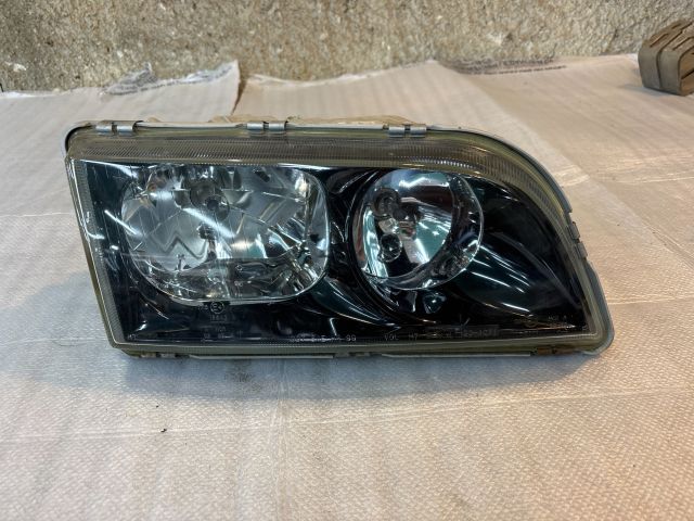 bontott VOLVO V40 Jobb Fényszóró