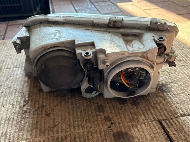 bontott VOLVO V40 Jobb Fényszóró