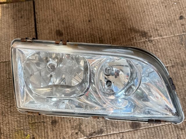 bontott VOLVO V40 Jobb Fényszóró