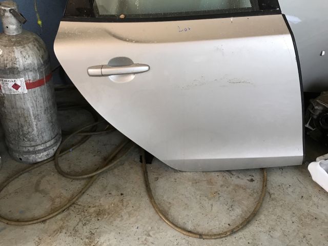 bontott VOLVO V40 Jobb hátsó Ajtó (Részeivel)