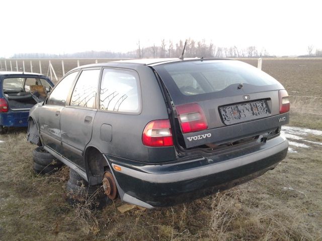 bontott VOLVO V40 Jobb hátsó Ajtó (Részeivel)