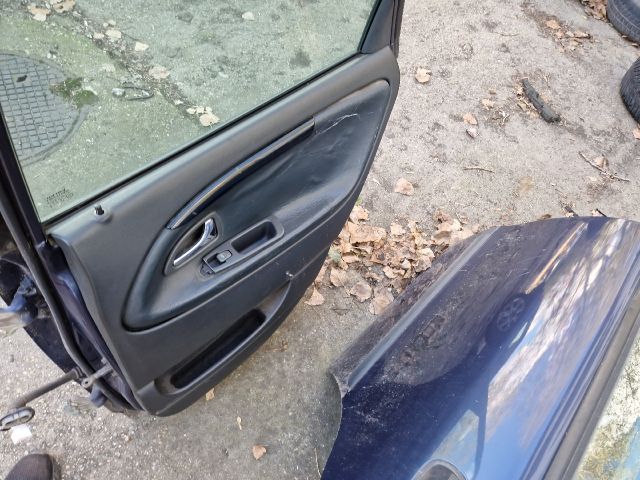 bontott VOLVO V40 Jobb hátsó Ajtó (Részeivel)