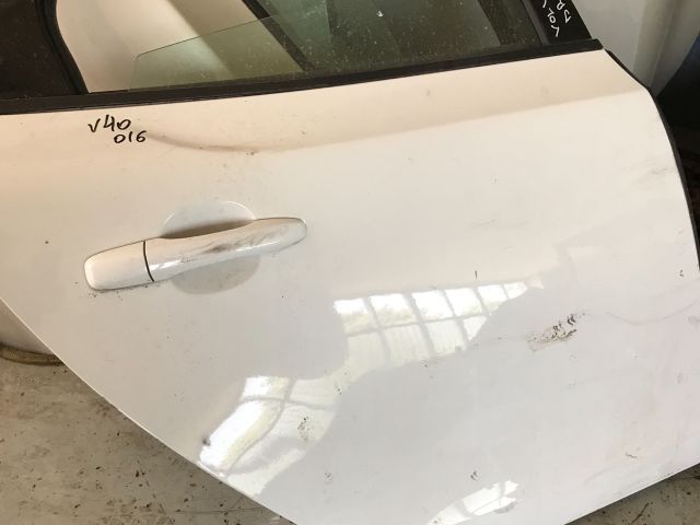 bontott VOLVO V40 Jobb hátsó Ajtó (Részeivel)