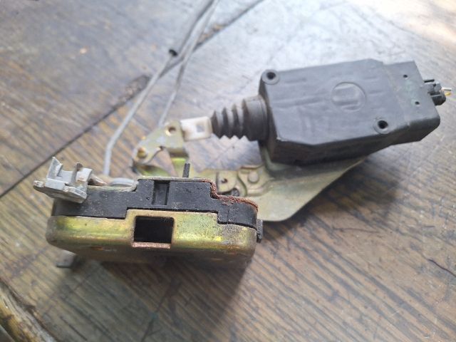 bontott VOLVO V40 Jobb hátsó Ajtózár