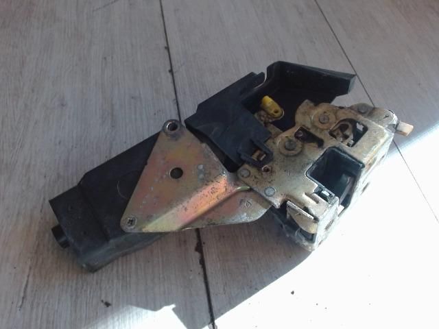 bontott VOLVO V40 Jobb hátsó Ajtózár