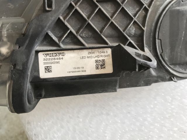 bontott VOLVO V40 Jobb Ledes Fényszóró