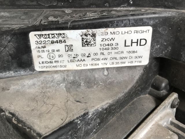 bontott VOLVO V40 Jobb Ledes Fényszóró