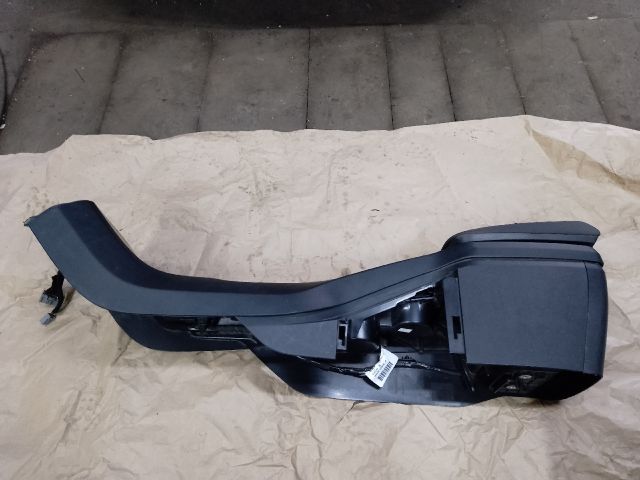 bontott VOLVO V40 Könyöklő