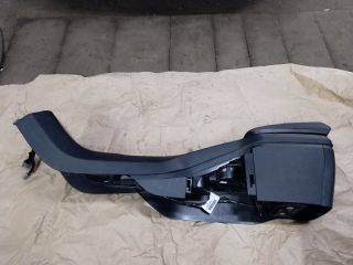 bontott VOLVO V40 Könyöklő