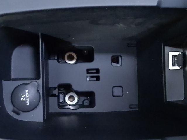 bontott VOLVO V40 Könyöklő