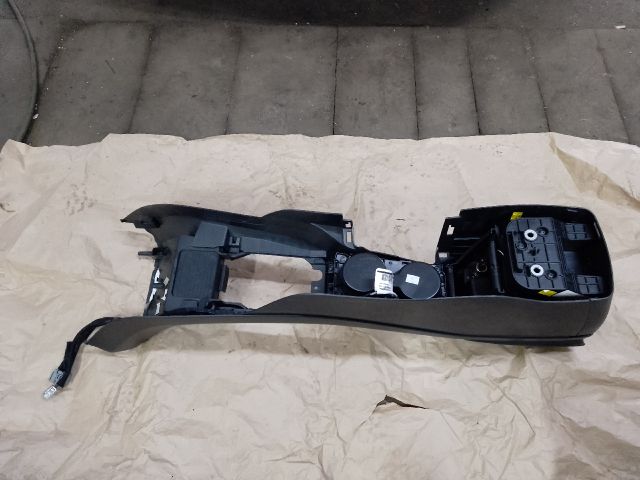 bontott VOLVO V40 Könyöklő