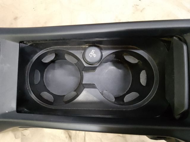 bontott VOLVO V40 Könyöklő