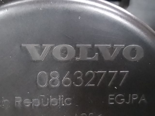 bontott VOLVO V40 Könyöklő