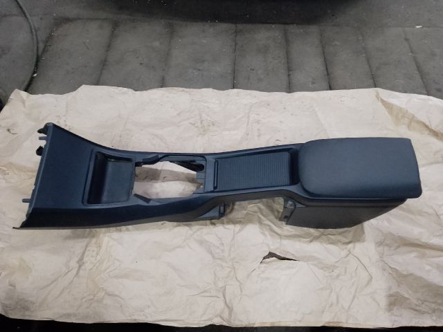 bontott VOLVO V40 Könyöklő