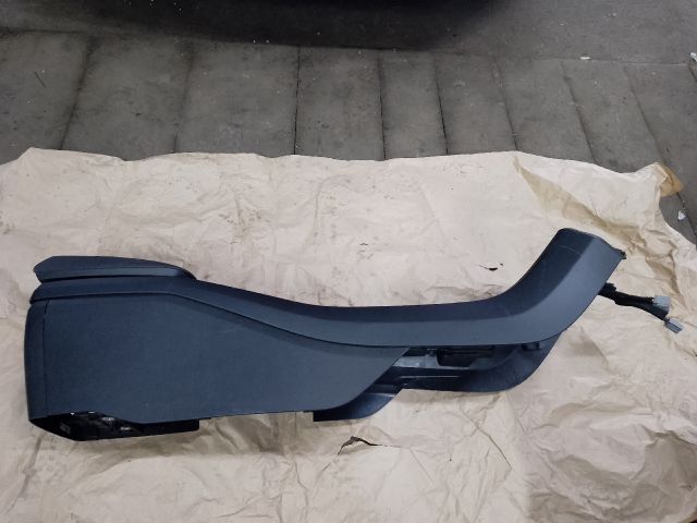 bontott VOLVO V40 Könyöklő