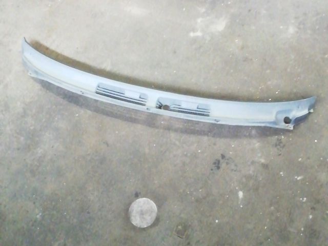 bontott VOLVO V40 Levélrács