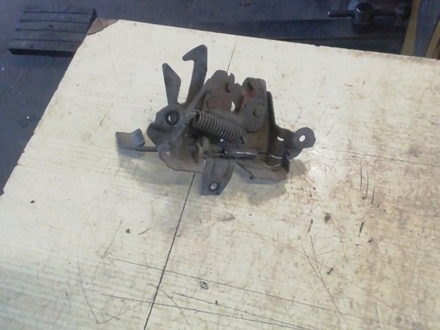 bontott VOLVO V40 Motorháztető Zárszerkezet