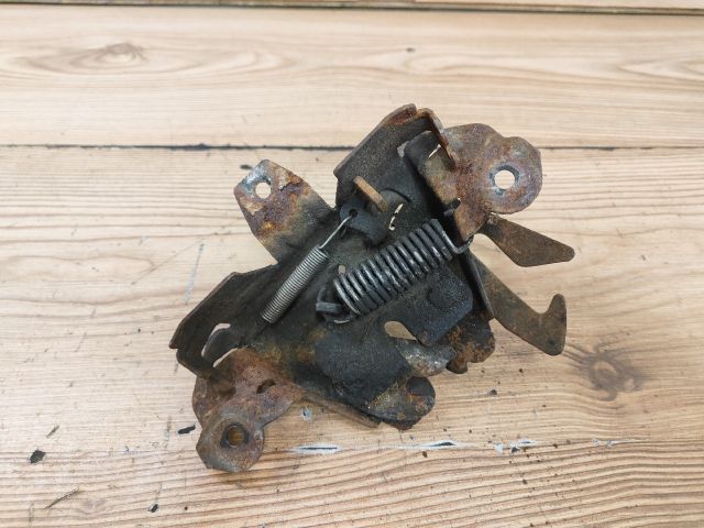 bontott VOLVO V40 Motorháztető Zárszerkezet