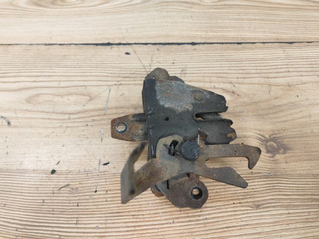 bontott VOLVO V40 Motorháztető Zárszerkezet