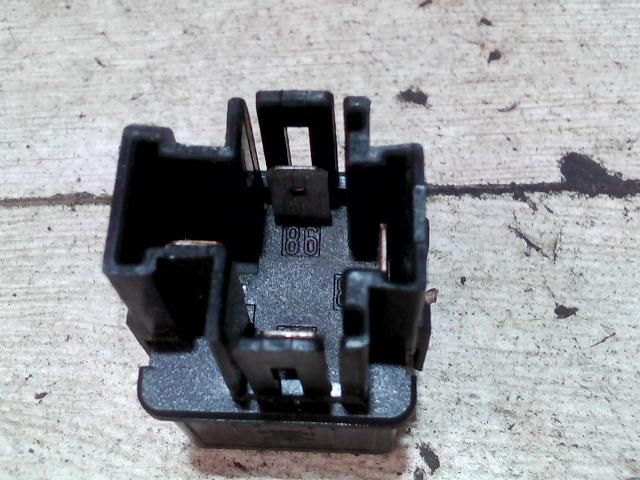 bontott VOLVO V40 Relé