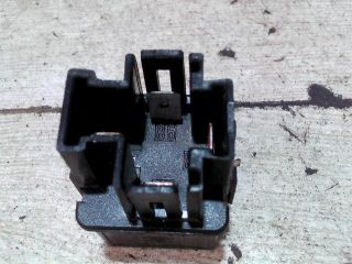 bontott VOLVO V40 Relé