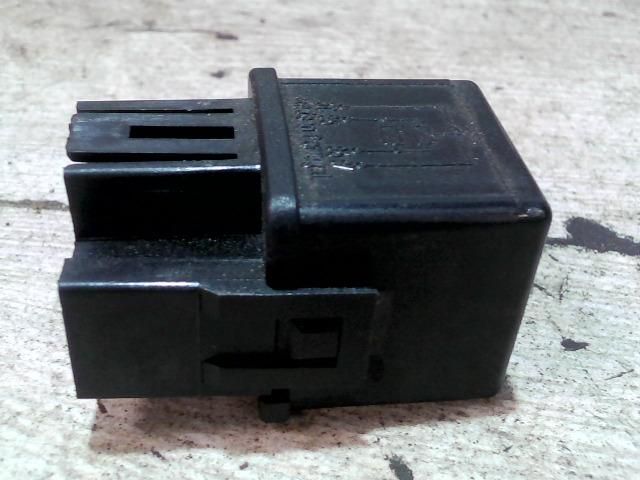 bontott VOLVO V40 Relé