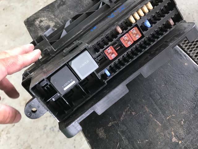 bontott VOLVO V40 Relé