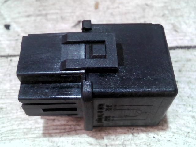 bontott VOLVO V40 Relé