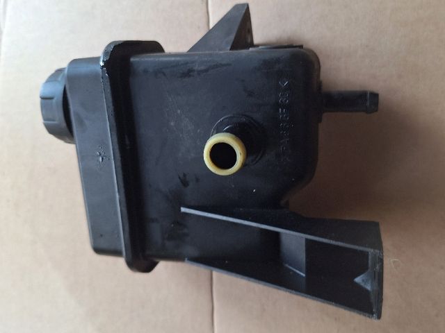 bontott VOLVO V40 Szervóolaj Tartály