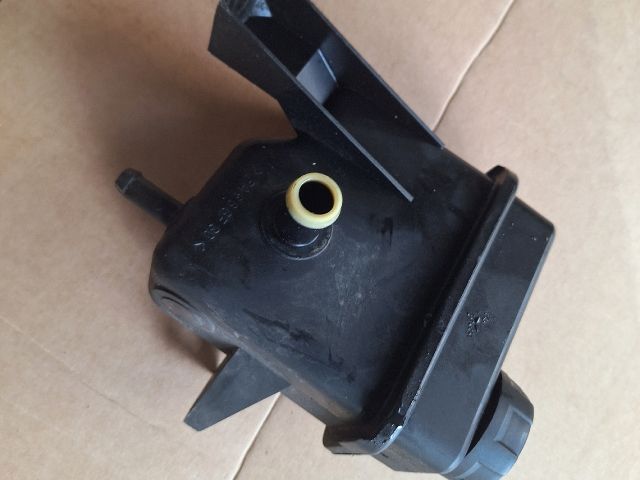 bontott VOLVO V40 Szervóolaj Tartály