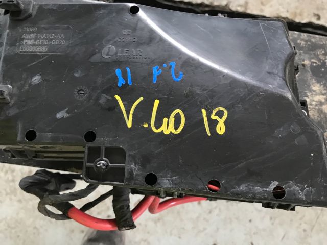 bontott VOLVO V40 Biztosítéktábla Motortér