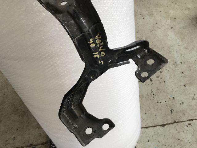 bontott VOLVO V40 Vízhűtő Radiátor Tartó