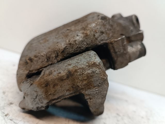 bontott VOLVO V50 Bal első Féknyereg Munkahengerrel