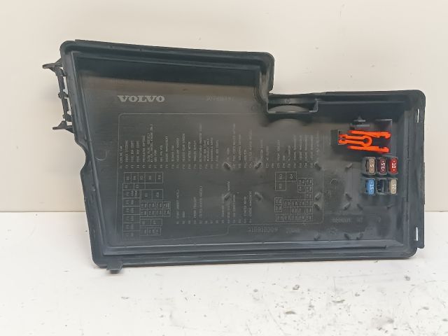 bontott VOLVO V50 Biztosítéktábla Motortér