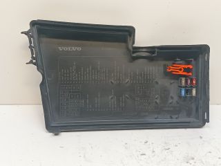 bontott VOLVO V50 Biztosítéktábla Motortér