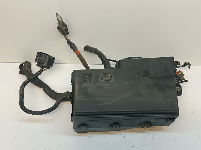 bontott VOLVO V50 Biztosítéktábla Motortér