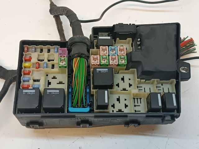 bontott VOLVO V50 Biztosítéktábla Motortér