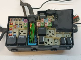 bontott VOLVO V50 Biztosítéktábla Motortér