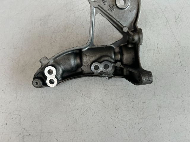 bontott VOLVO V50 Generátor Tartó Bak