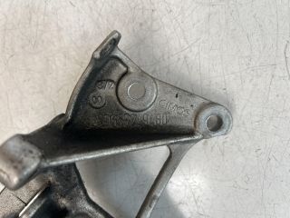 bontott VOLVO V50 Generátor Tartó Bak