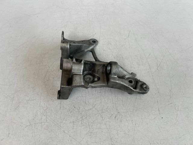 bontott VOLVO V50 Generátor Tartó Bak