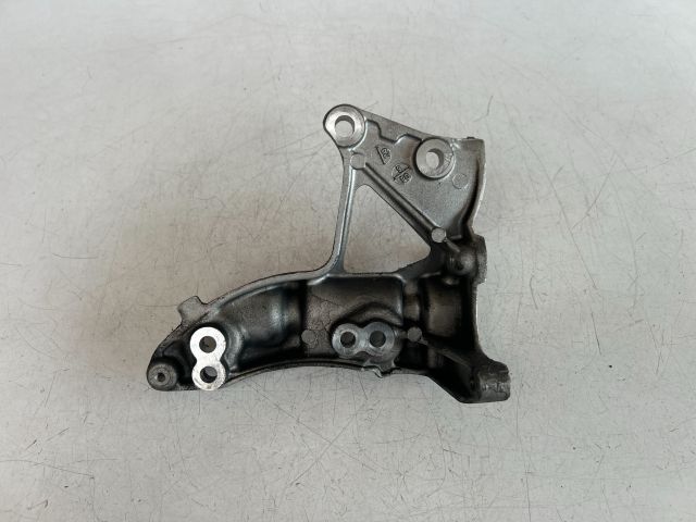 bontott VOLVO V50 Generátor Tartó Bak