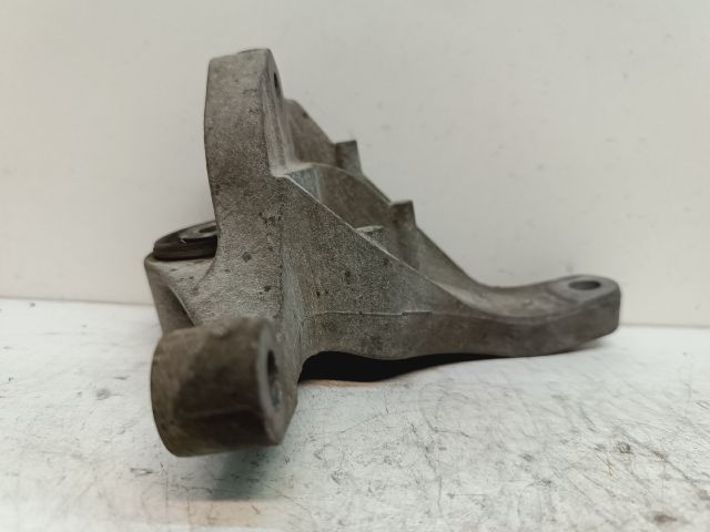 bontott VOLVO V50 Motor Tartó Bak Jobb