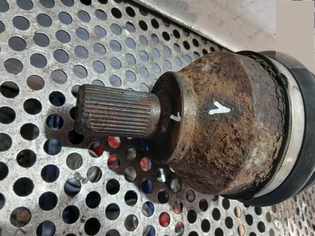 bontott VOLVO V50 Bal Féltengely