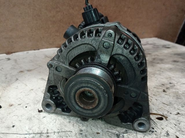 bontott VOLVO V50 Generátor