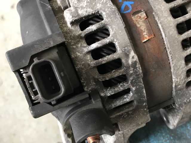 bontott VOLVO V50 Generátor