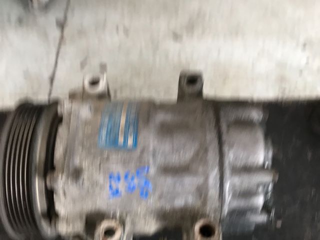 bontott VOLVO V50 Klímakompresszor