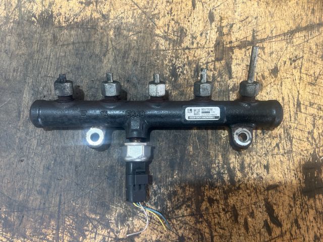 bontott VOLVO V50 Közösnyomócső